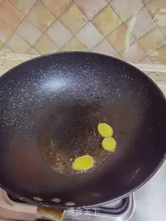 Make Five flowers and sour sauce step 2