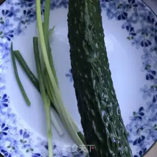 Make cucumber fried eggs step 1
