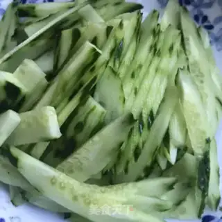 Make cucumber fried eggs step 3