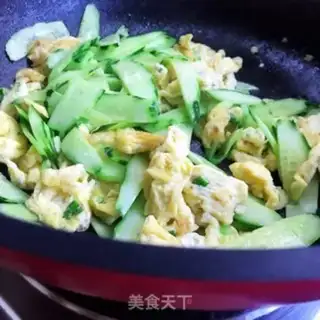 Make cucumber fried eggs step 9