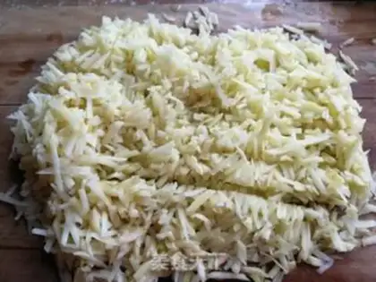 Make Shrimp leather potato pie step 2