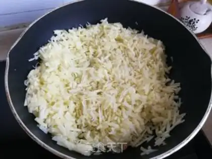 Make Shrimp leather potato pie step 3