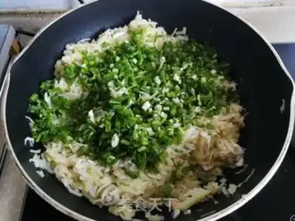 Make Shrimp leather potato pie step 5