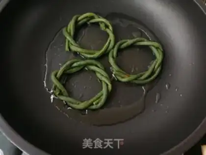 Make Soybeans fried eggs step 4