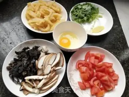 Make Piggy-skin spicy soup step 2