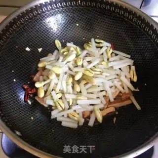 Make Peanut sprouts step 4