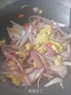 Make Onion fried eggs step 4
