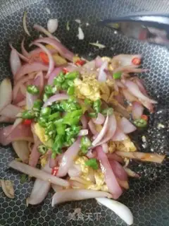 Make Onion fried eggs step 5