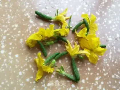 Make cucumber fried eggs step 0