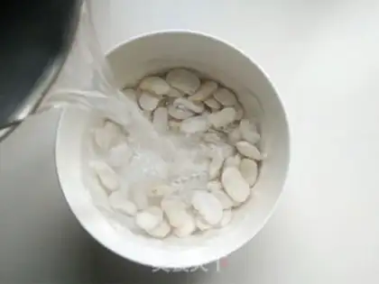 Make The spleen is wet to make the sunflower step 1