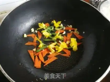 Make cucumber fried eggs step 5