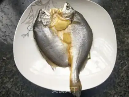 Make Clear the yellow fish step 2