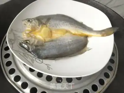 Make Clear the yellow fish step 3