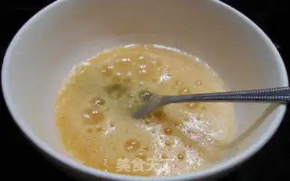 Make Eggs and garlic step 1