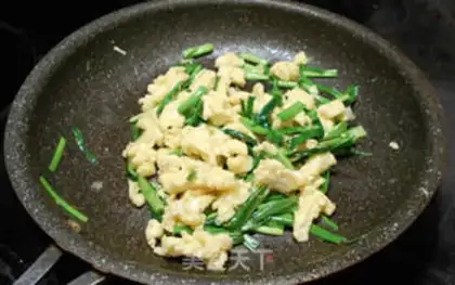 Make Eggs and garlic step 5