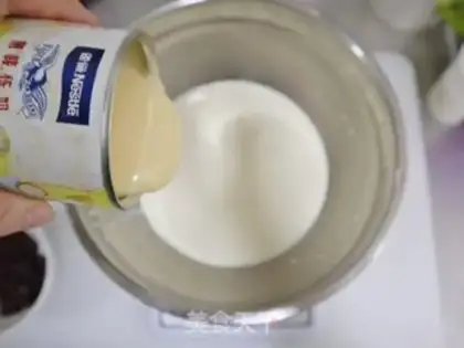 Make Homemade cranberry cream ice cream step 2