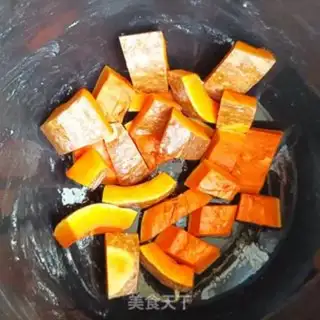 Make Pumpkin date rice congee step 3