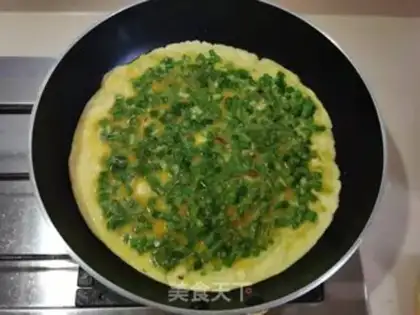 Make Garlic fried eggs step 7