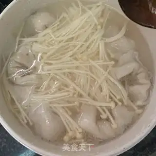 Make ♪ Golden mushrooms roll out fish-skin soup ♪ step 5