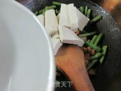 Make Five flowers and four seasons of bean stew step 5