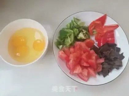Make Mocked eggs with tomatoes step 0