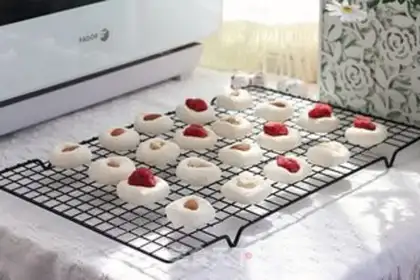 Make Ten minutes for the brittle marshmallow cookies step 4
