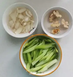 Make Peachy Cream fried lily step 0
