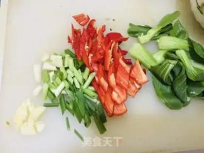 Make Cheese and tomato noodles step 0
