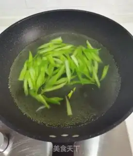 Make Peachy Cream fried lily step 3