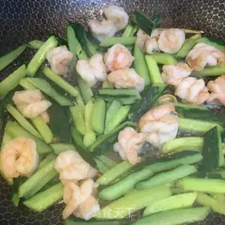 Make cucumber shrimp step 4