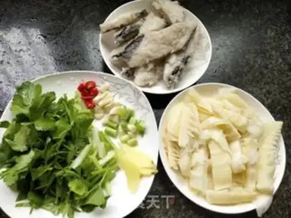 Make Sour fish bone soup step 0