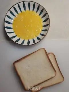 Make Egg fried toast step 1