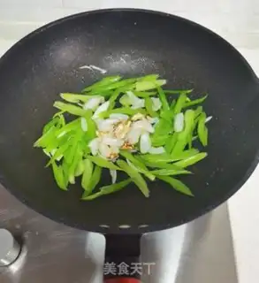 Make Peachy Cream fried lily step 6