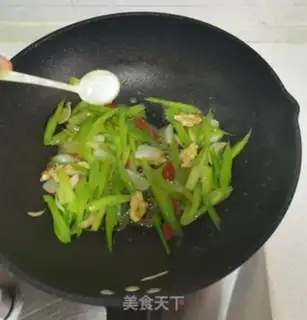 Make Peachy Cream fried lily step 9