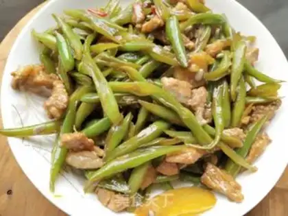 Make Four seasons of bean fried meat step 9
