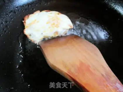 Make Four season bean egg noodles step 1