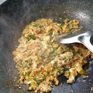 Make Onion eggs and shrimp sauce step 9