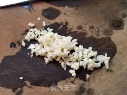 Make Garlic fried the water step 1