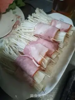 Make Bacon pins and mushrooms step 4