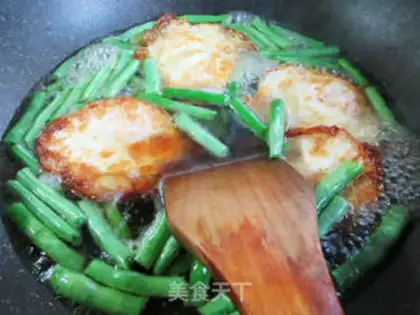 Make Four season bean egg noodles step 6