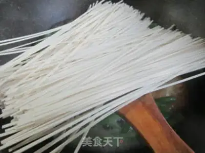 Make Four season bean egg noodles step 7
