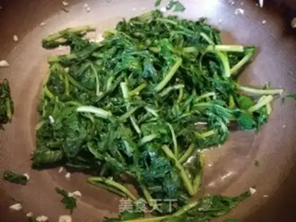 Make Garlic fried the water step 5