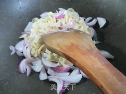 Make Onion fried tofu skin step 3