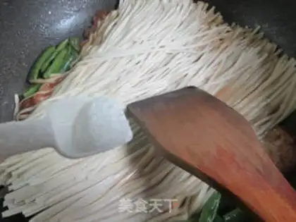 Make Four season bean egg noodles step 9