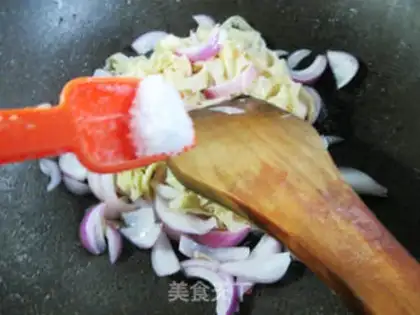 Make Onion fried tofu skin step 4