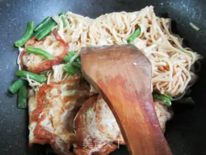 Make Four season bean egg noodles step 10
