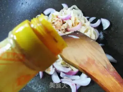 Make Onion fried tofu skin step 5