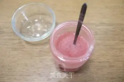 Make Strawberry mango tea and cream cups step 7