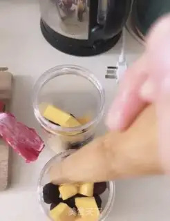 Make Hand-to-hand fruit tea step 1