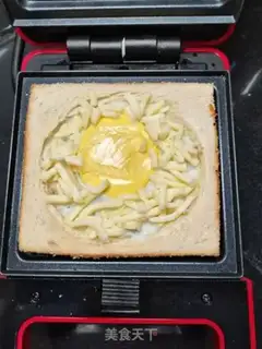 Make Cheese egg toast step 3